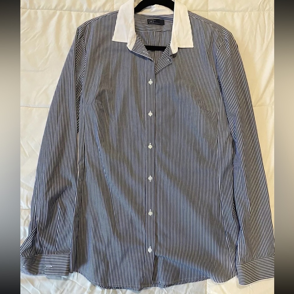 Women’s Gap Striped Shirt With White Contrast Collar - Size 8 Tall
